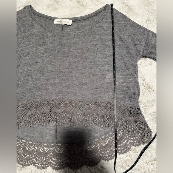 ABERCROMBIE & FITCH Long Sleeve Lace Trim High Low Top Small - Picture 6 of 12